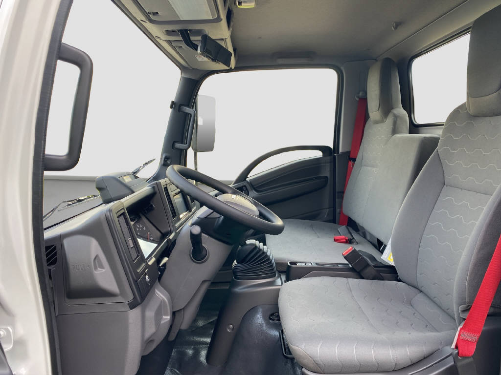 imho8269_2899623 vehicle image