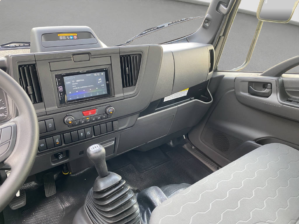 imho8269_2899625 vehicle image