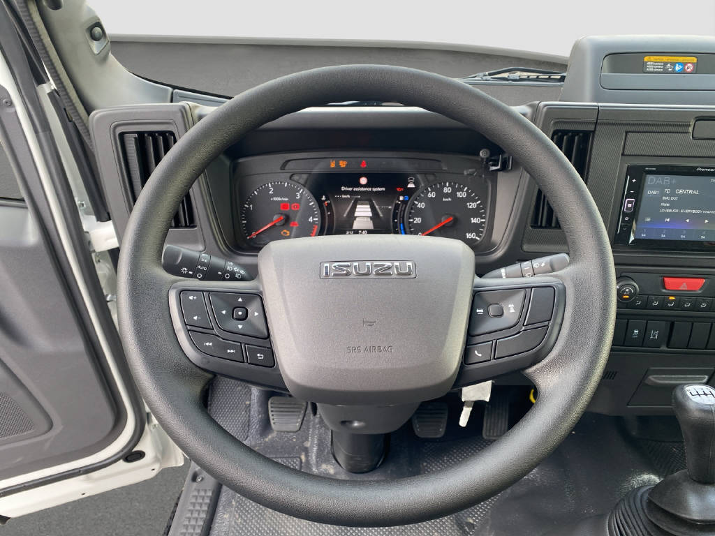 imho8269_2898876 vehicle image