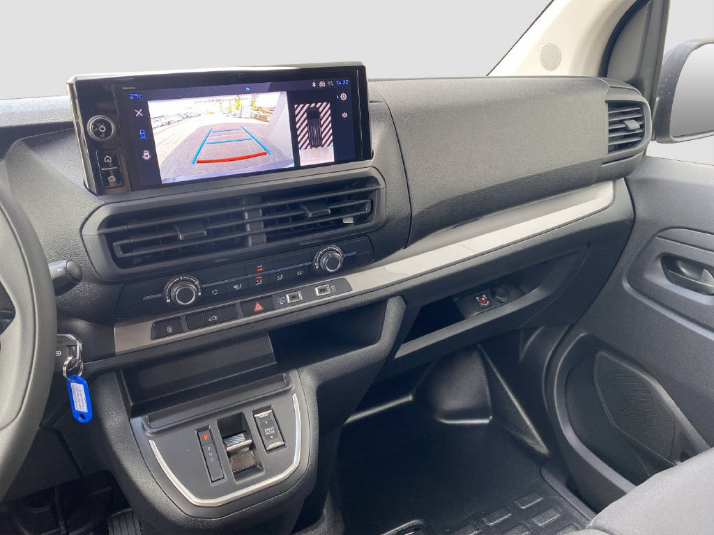 imho8269_2899632 vehicle image