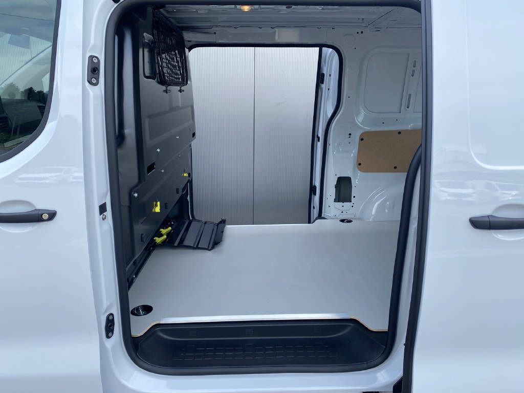 imho8269_2899632 vehicle image