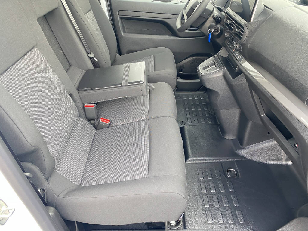 imho8269_2899632 vehicle image