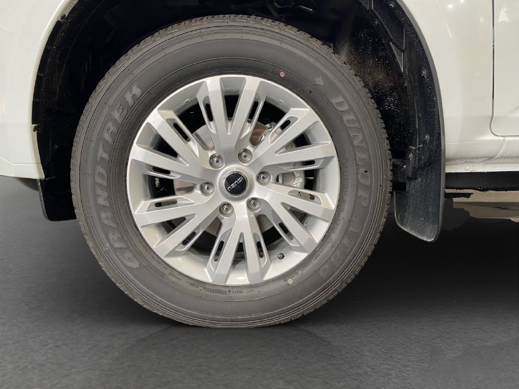 imho8269_2899635 vehicle image