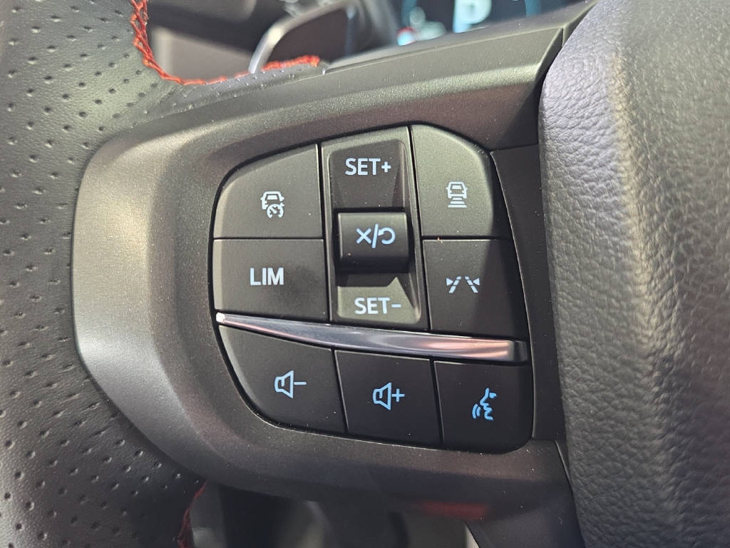 imho8269_2965873 vehicle image
