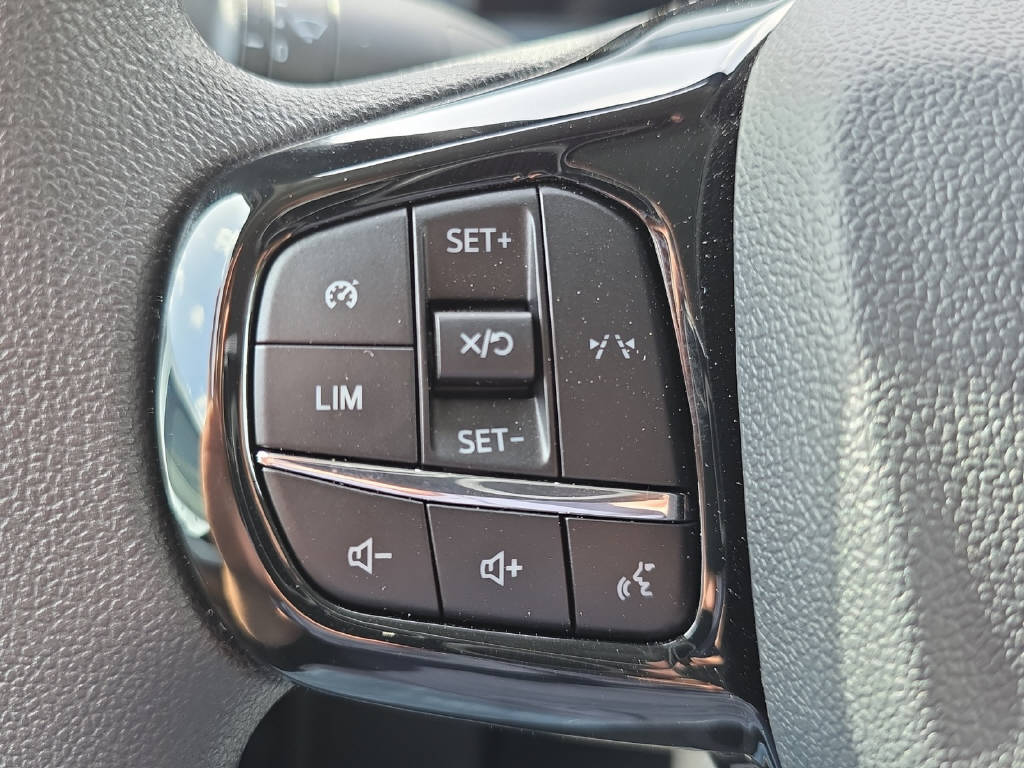 imho8269_2976151 vehicle image