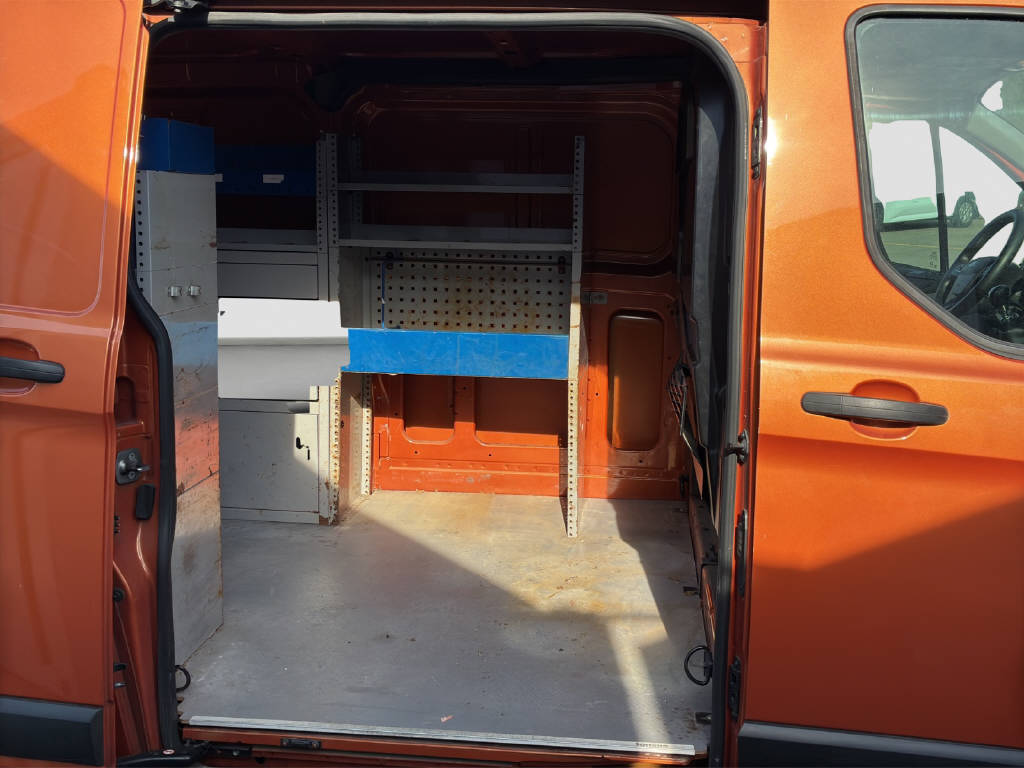 imho8269_2904949 vehicle image