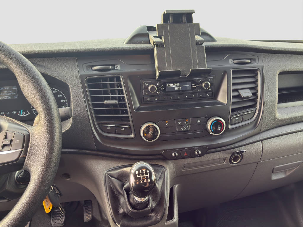 imho8269_2904950 vehicle image