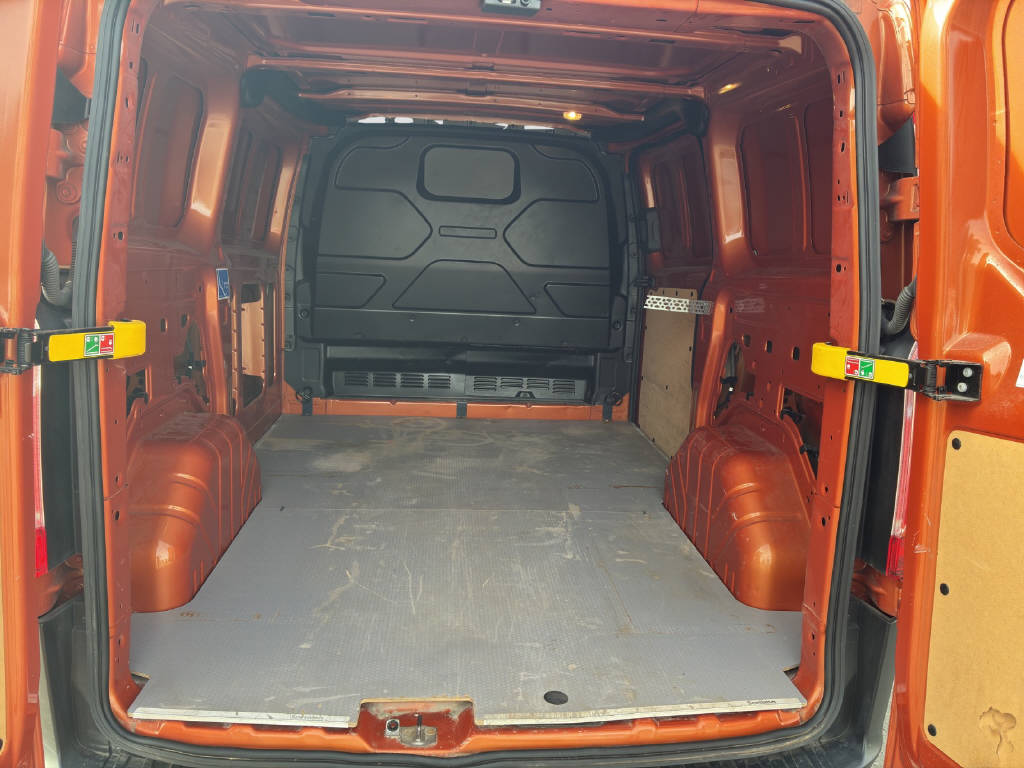 imho8269_2904950 vehicle image