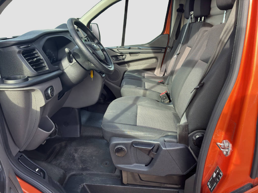 imho8269_2904950 vehicle image
