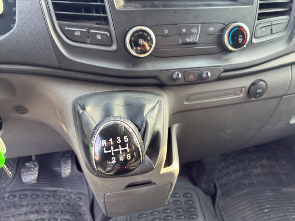 imho8269_2904951 vehicle image