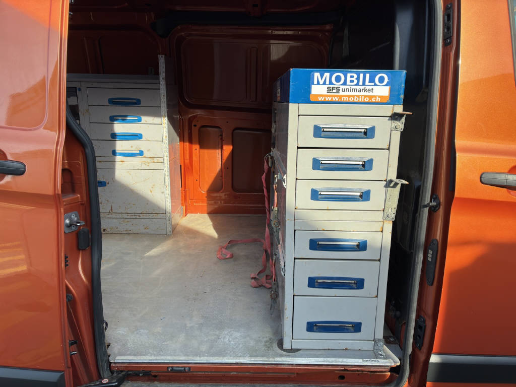 imho8269_2904951 vehicle image