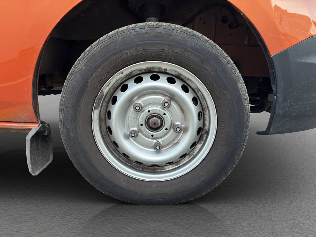 imho8269_2904951 vehicle image