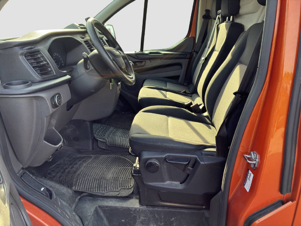 imho8269_2904951 vehicle image