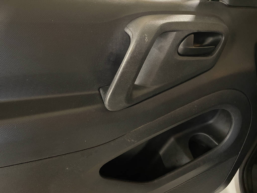 imho8269_2968223 vehicle image
