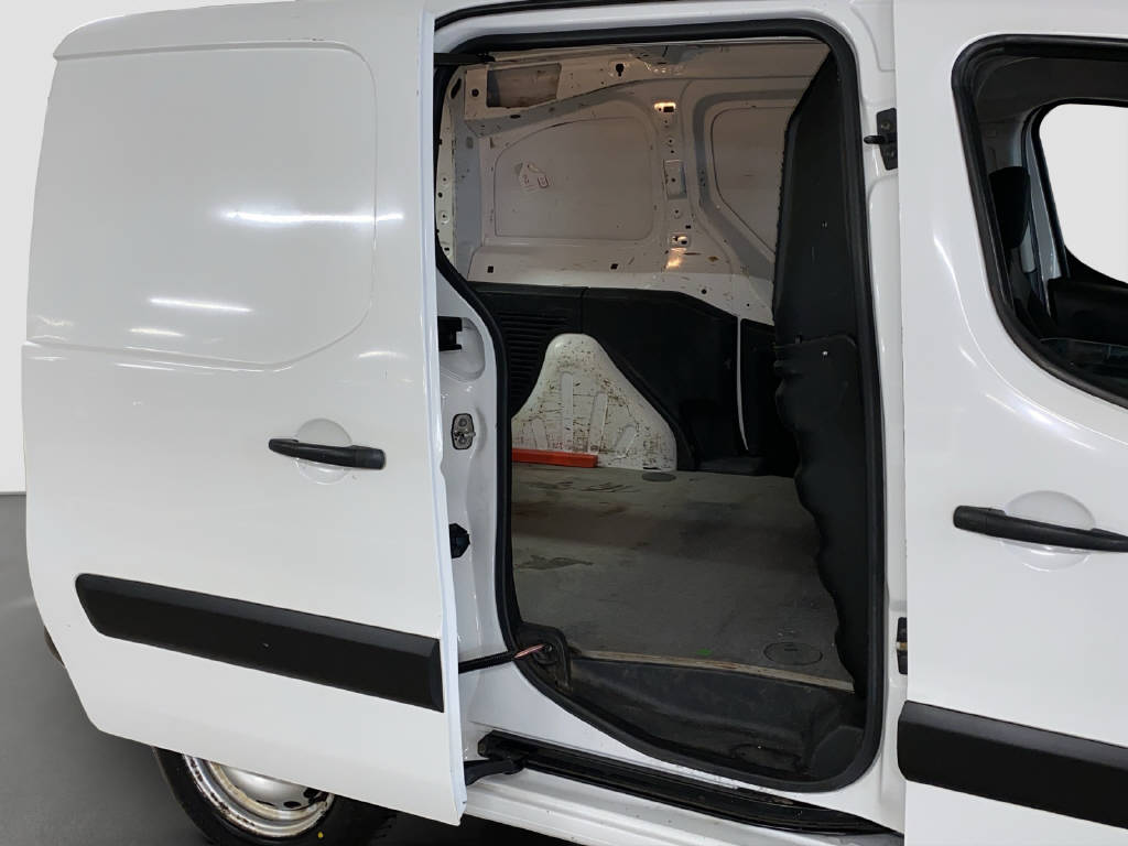 imho8269_2968223 vehicle image