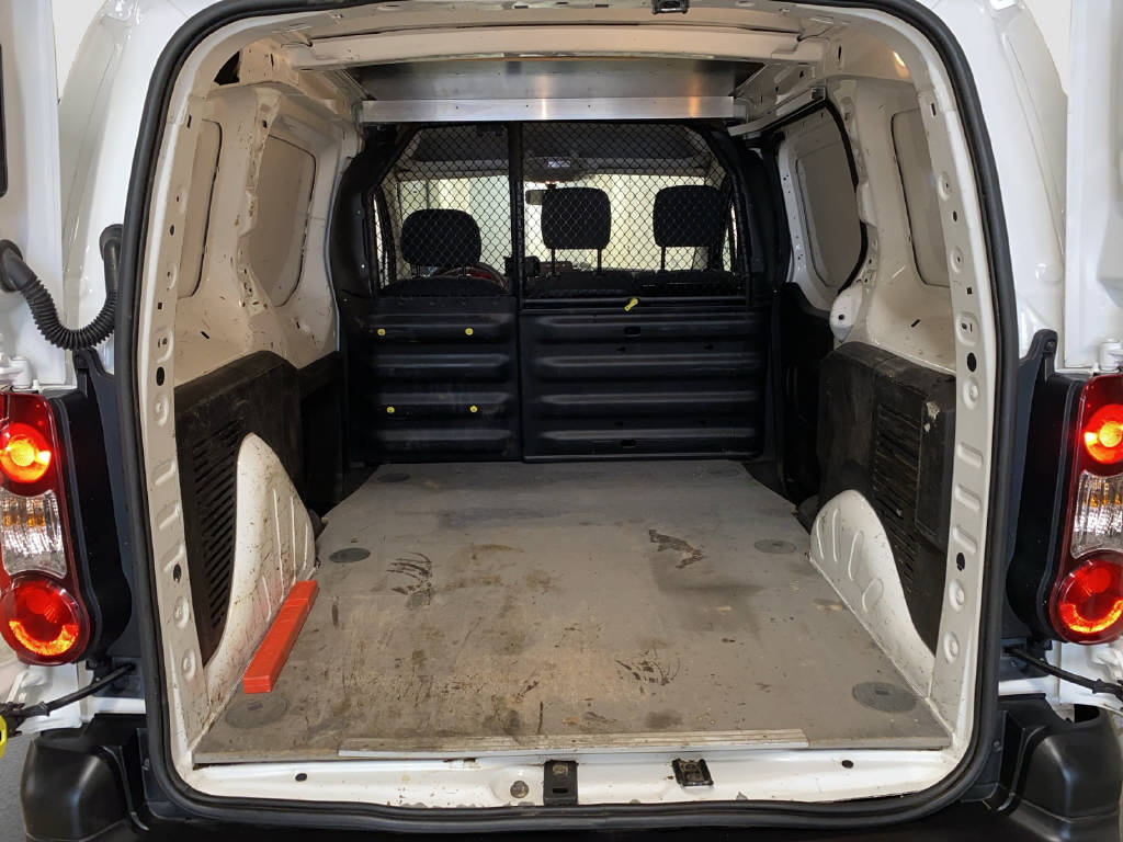 imho8269_2968223 vehicle image