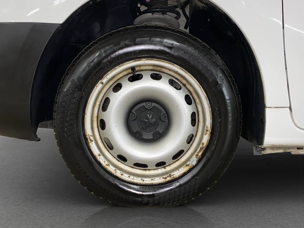 imho8269_2968223 vehicle image