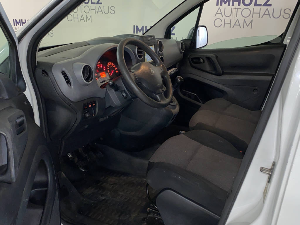 imho8269_2968223 vehicle image