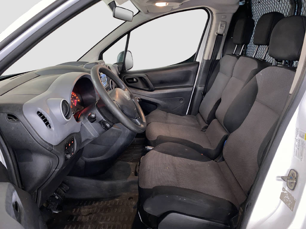 imho8269_2968223 vehicle image