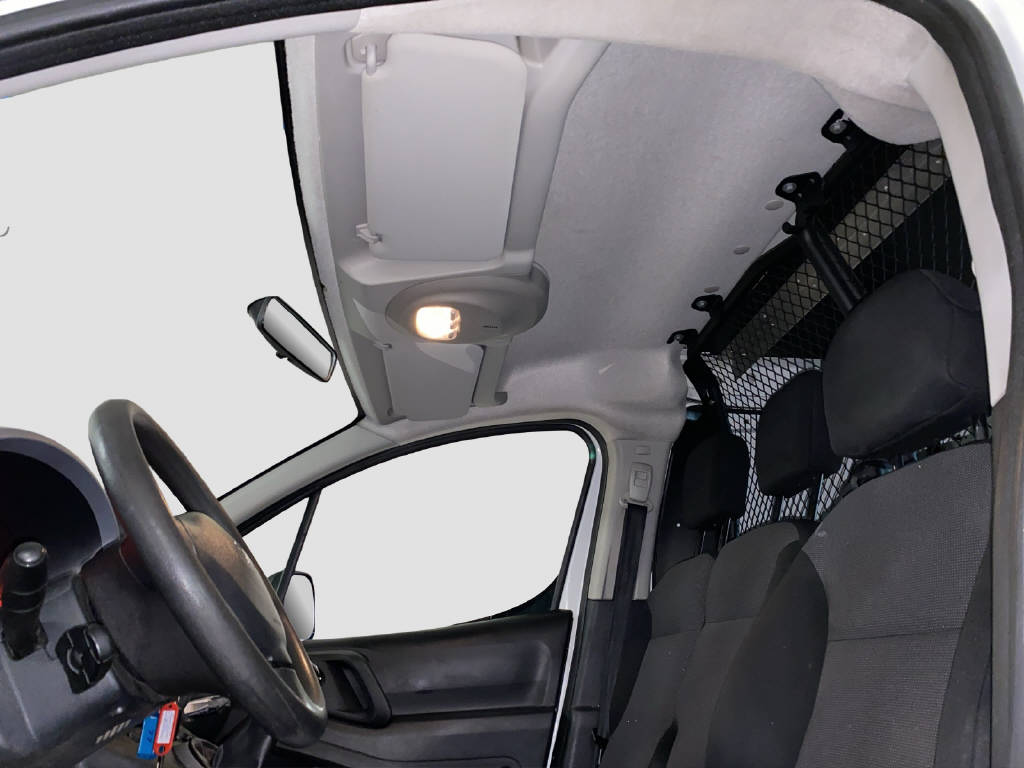 imho8269_2968223 vehicle image