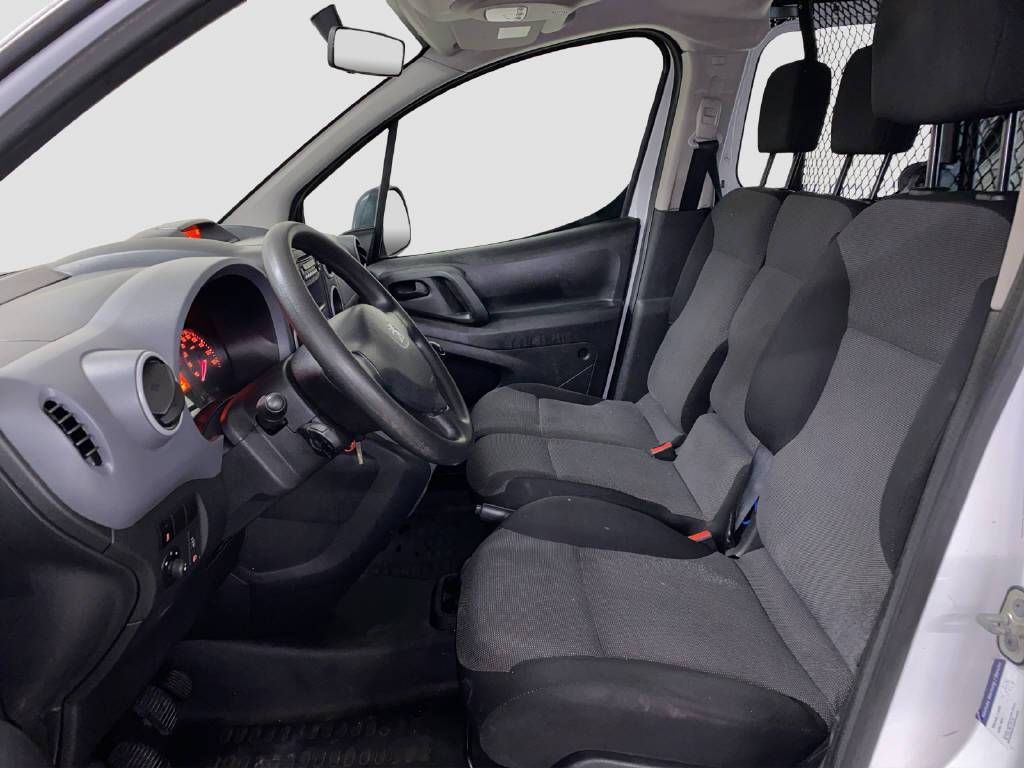 imho8269_2976157 vehicle image