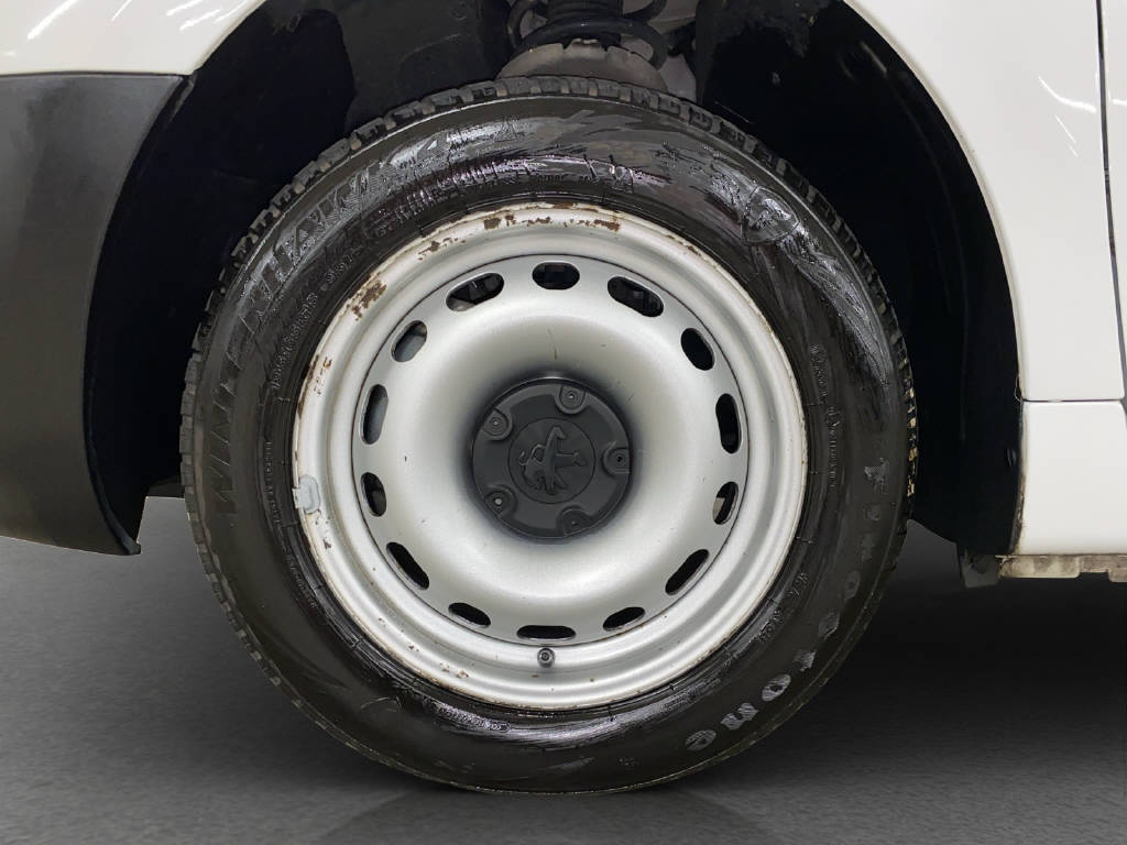 imho8269_2976157 vehicle image