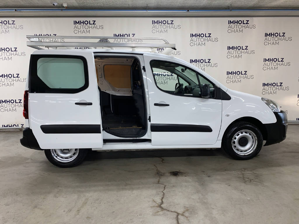 imho8269_2976157 vehicle image