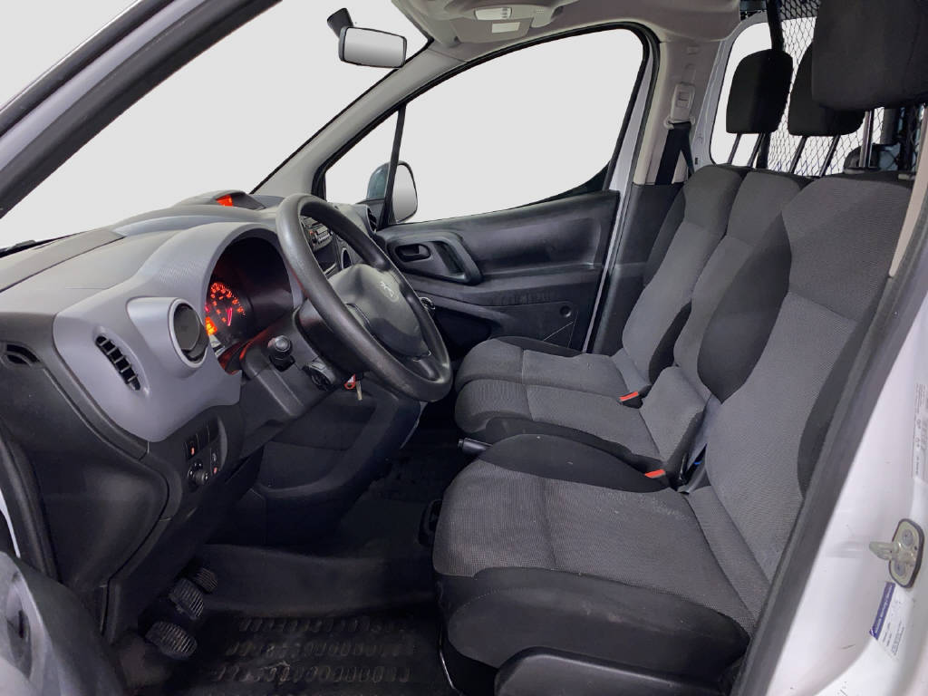 imho8269_2976157 vehicle image
