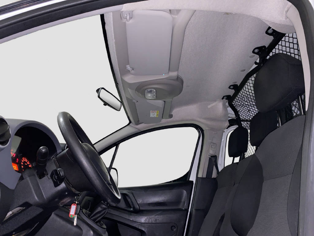 imho8269_2976157 vehicle image