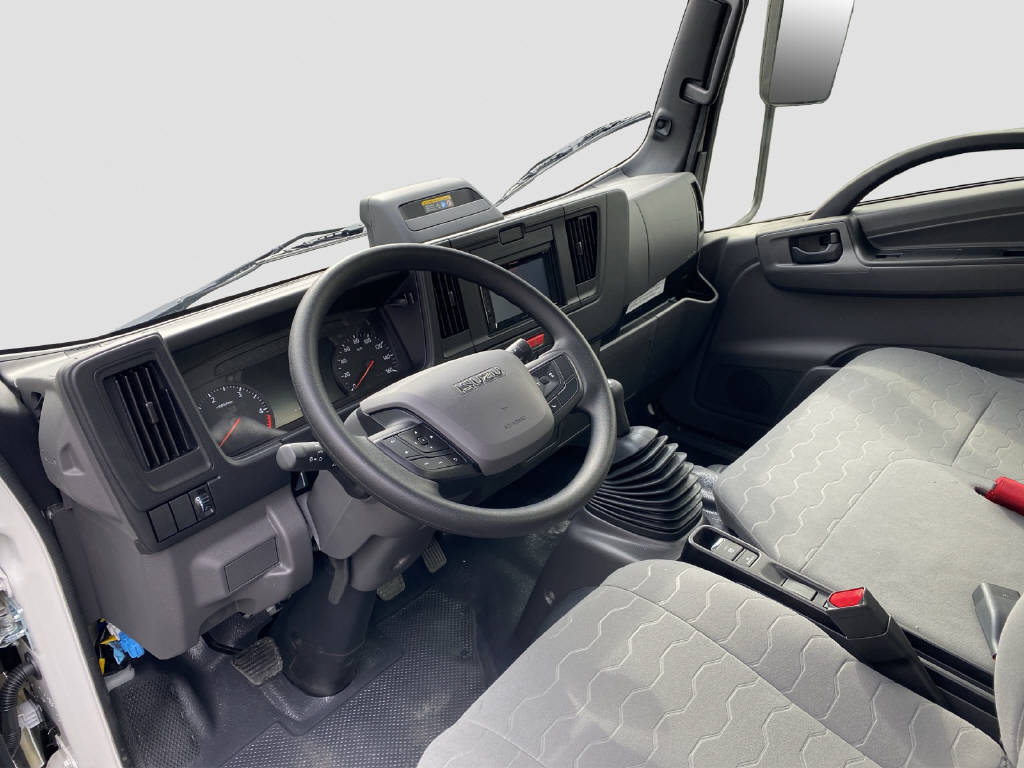 imho8269_2913066 vehicle image