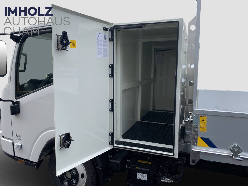 imho8269_2913067 vehicle image