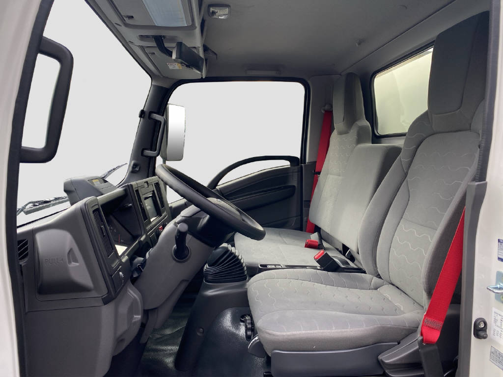 imho8269_2913067 vehicle image
