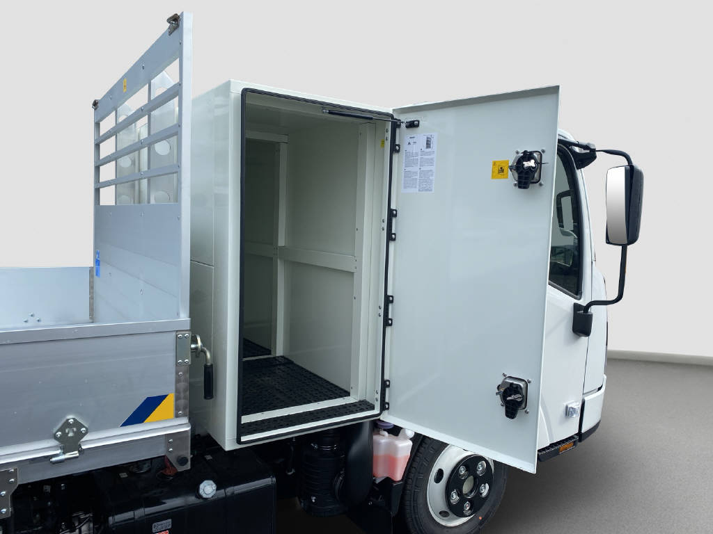 imho8269_2913068 vehicle image