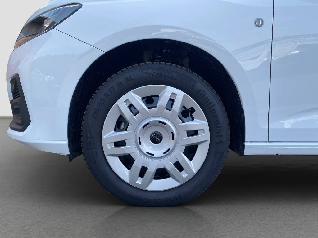 imho8269_2976163 vehicle image