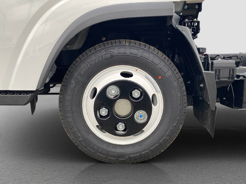 imho8269_2913070 vehicle image