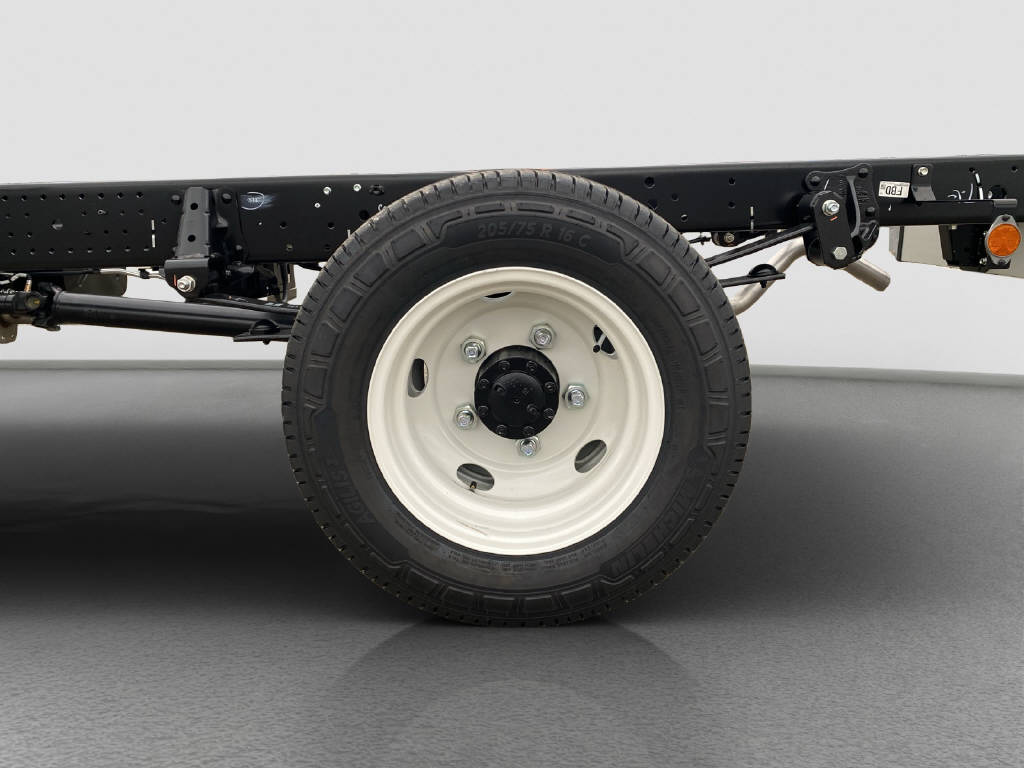 imho8269_2913070 vehicle image