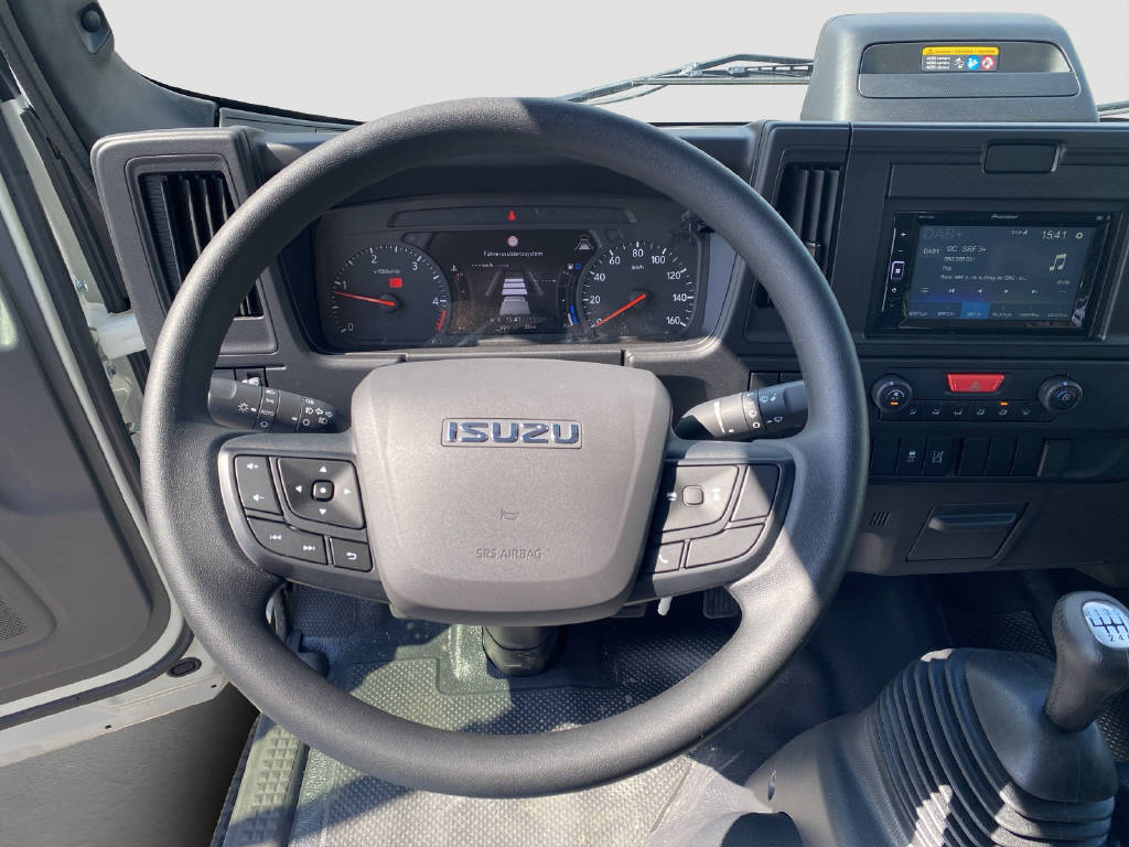 imho8269_2913071 vehicle image