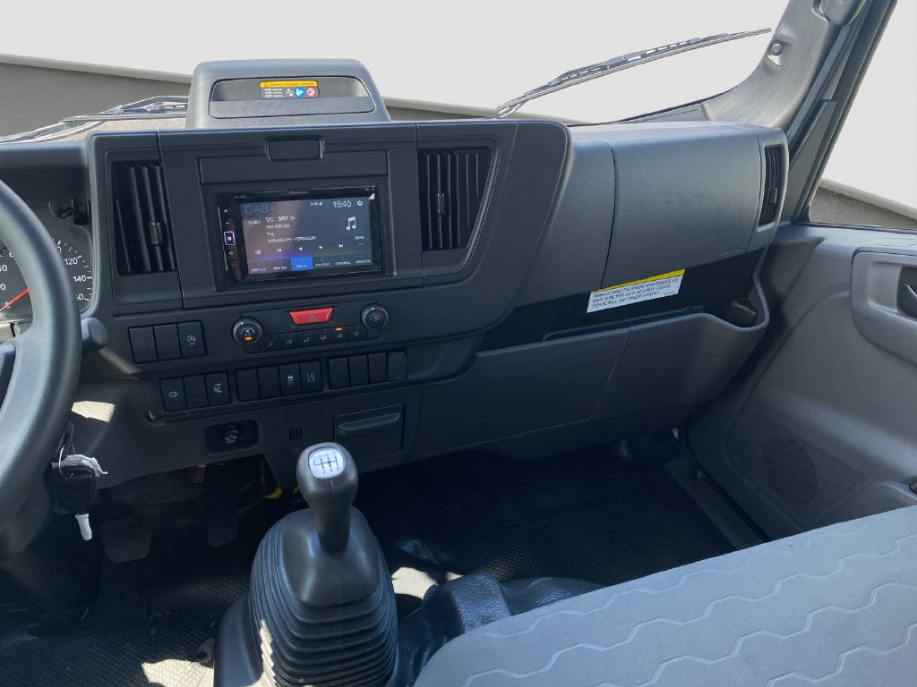 imho8269_2913071 vehicle image