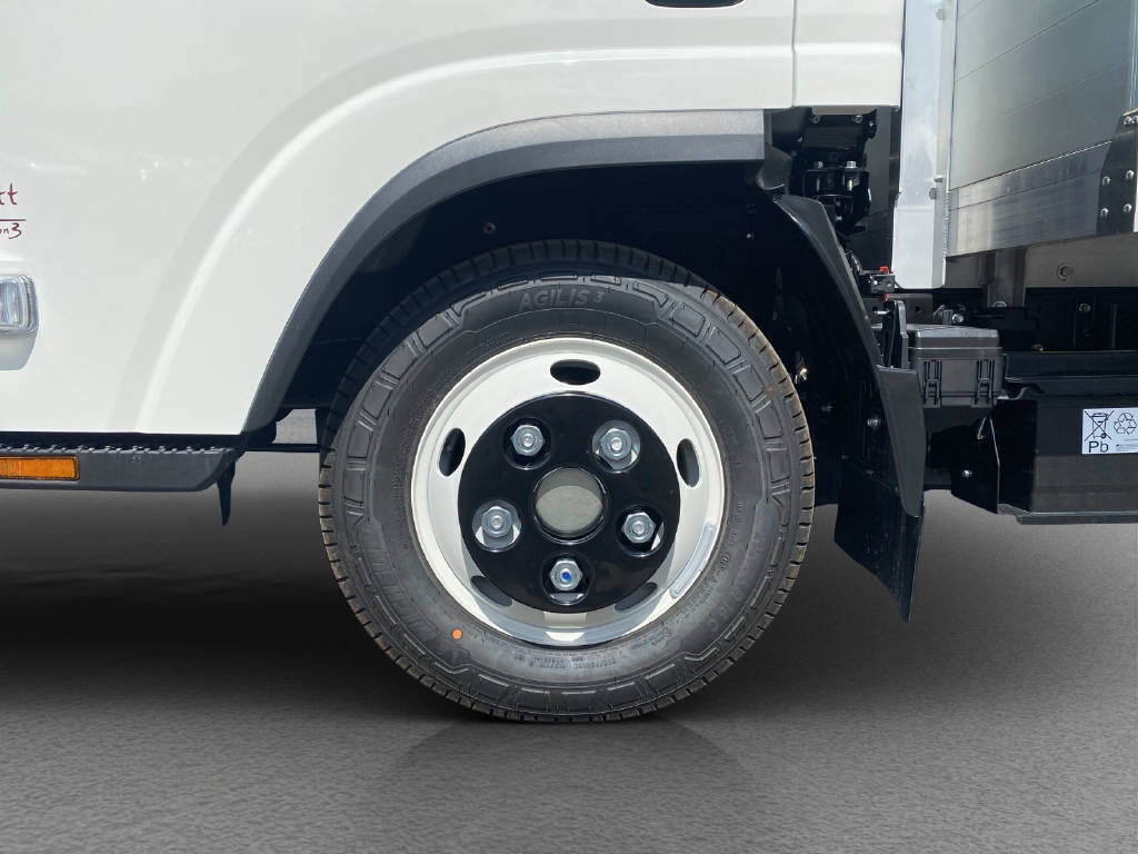 imho8269_2913071 vehicle image