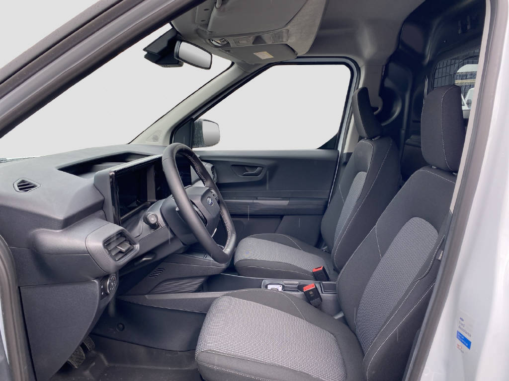 imho8269_2913072 vehicle image