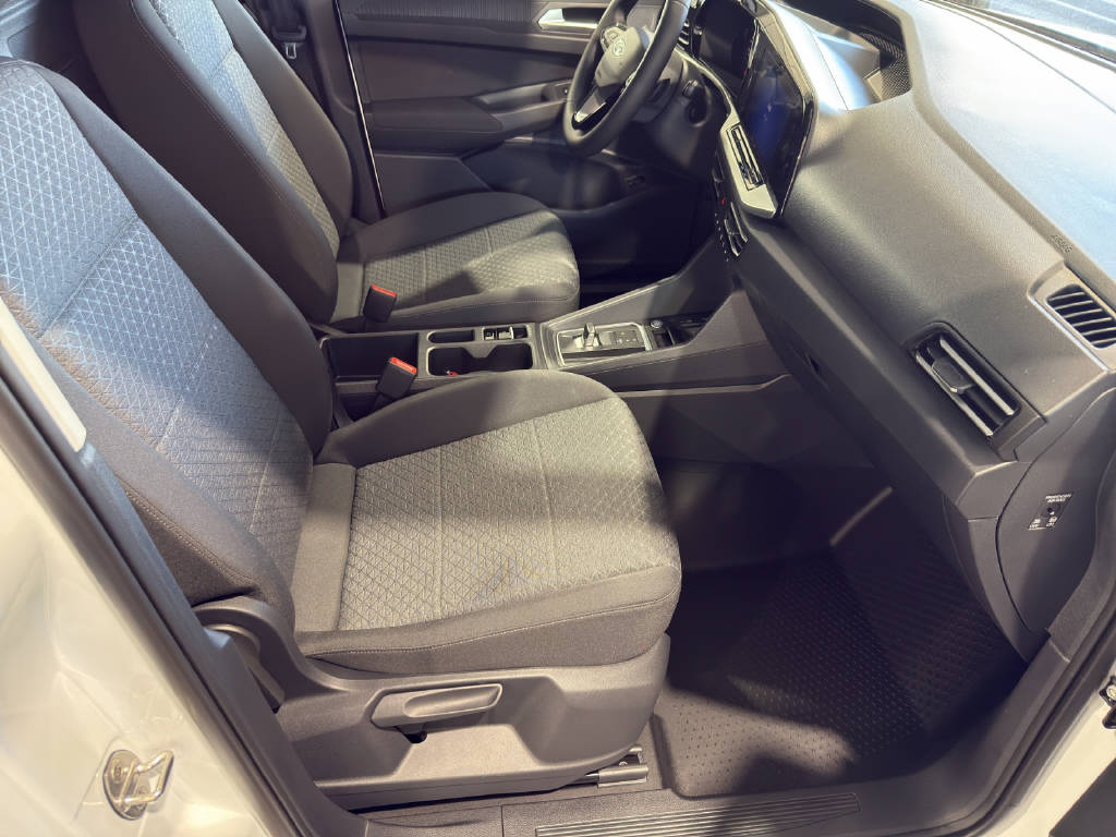 imho8269_2976182 vehicle image