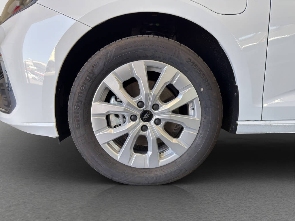 imho8269_2976182 vehicle image