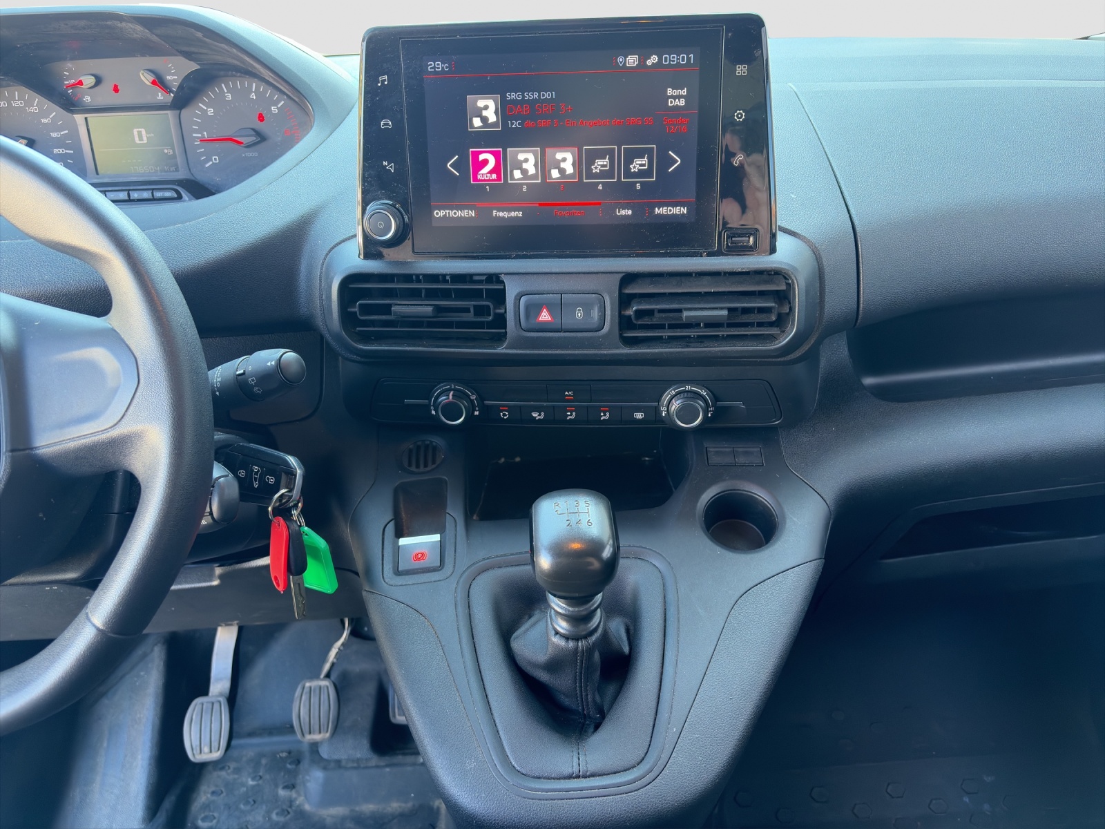 imho8269_2972228 vehicle image