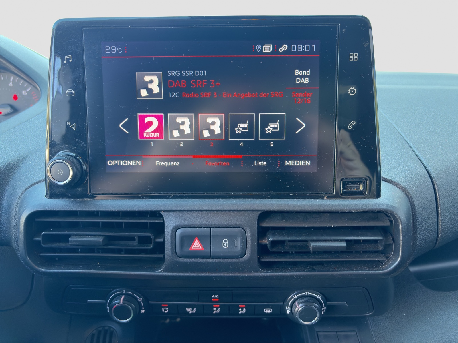 imho8269_2972228 vehicle image