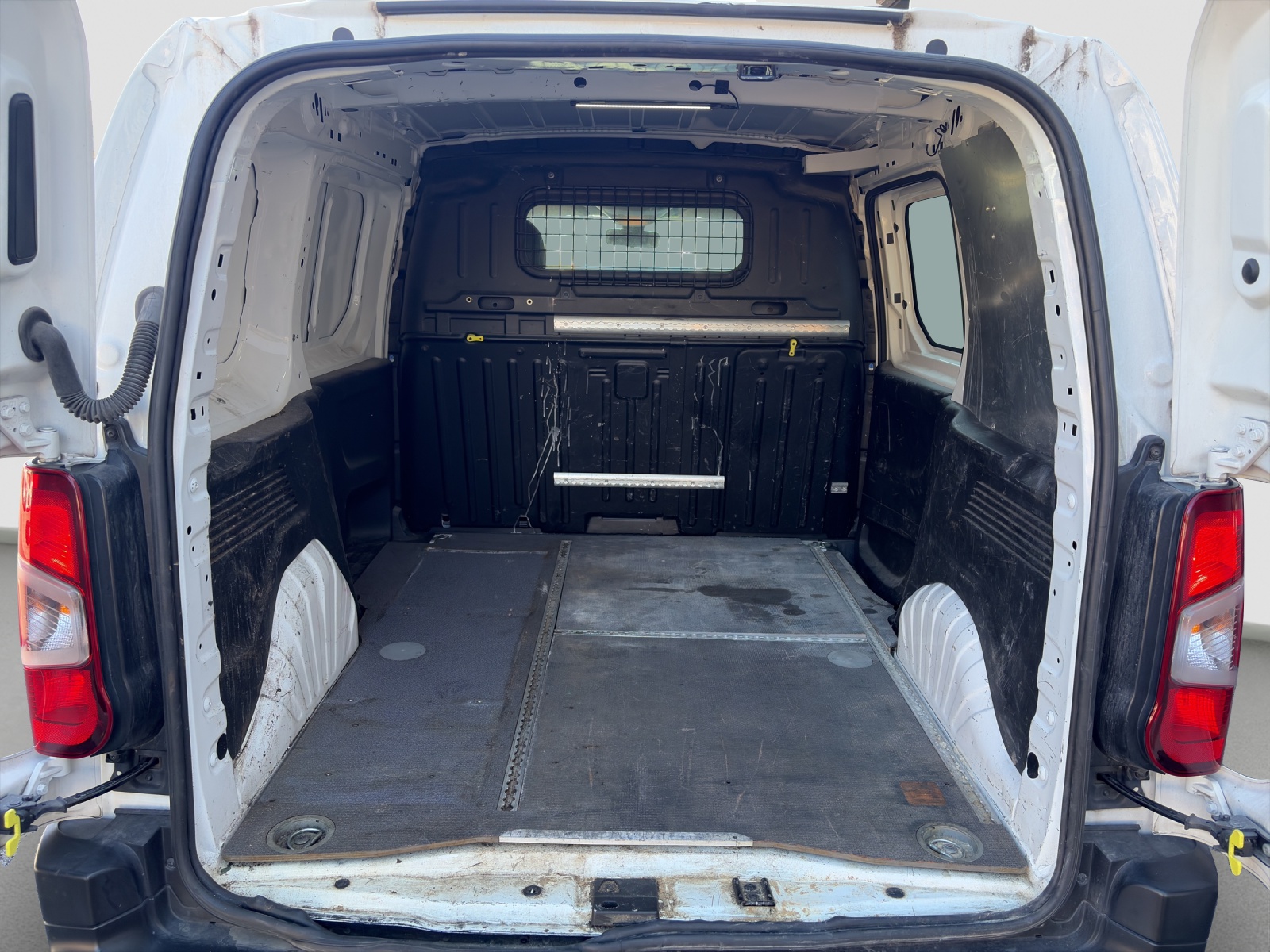 imho8269_2972228 vehicle image