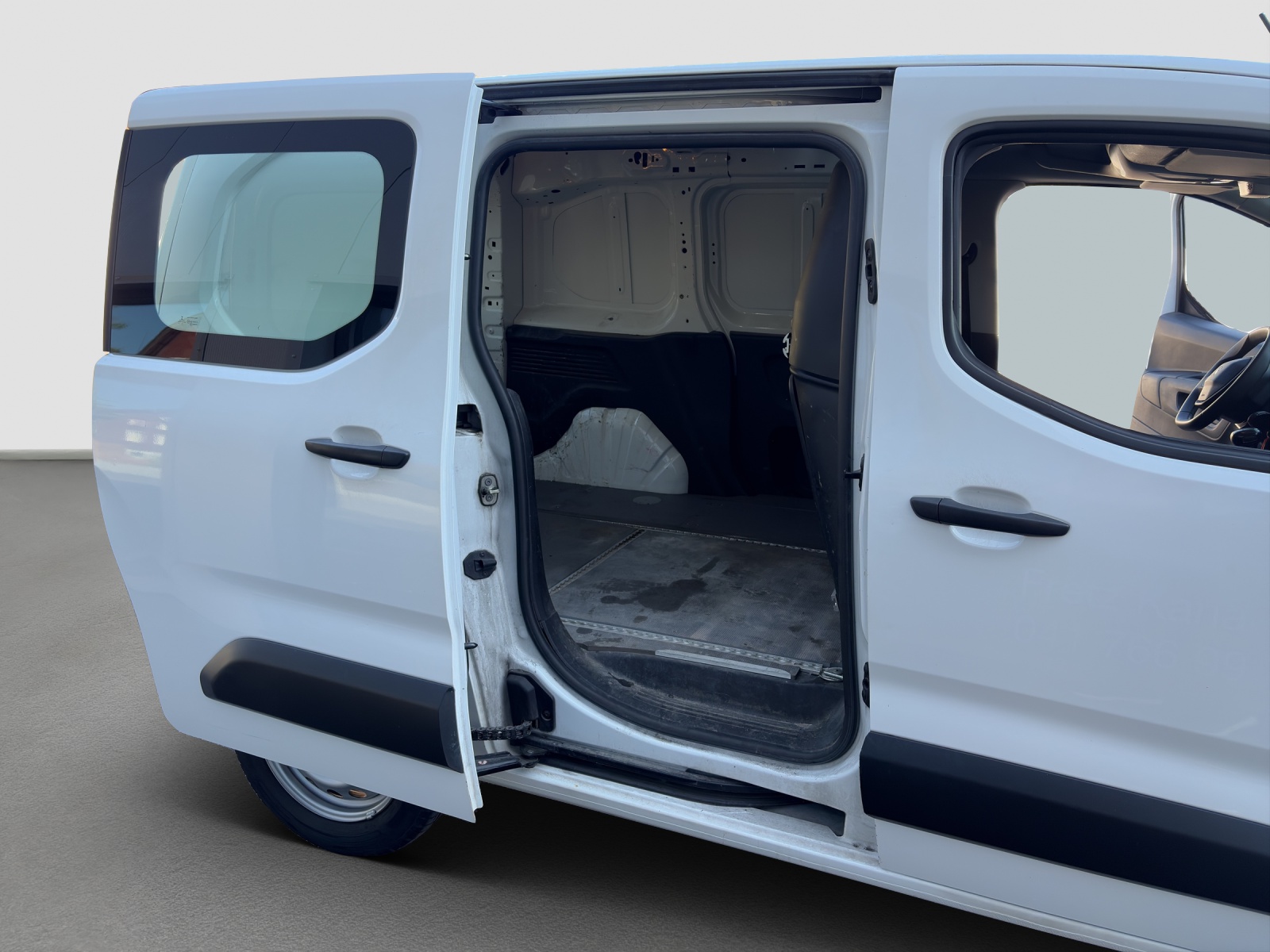 imho8269_2972228 vehicle image