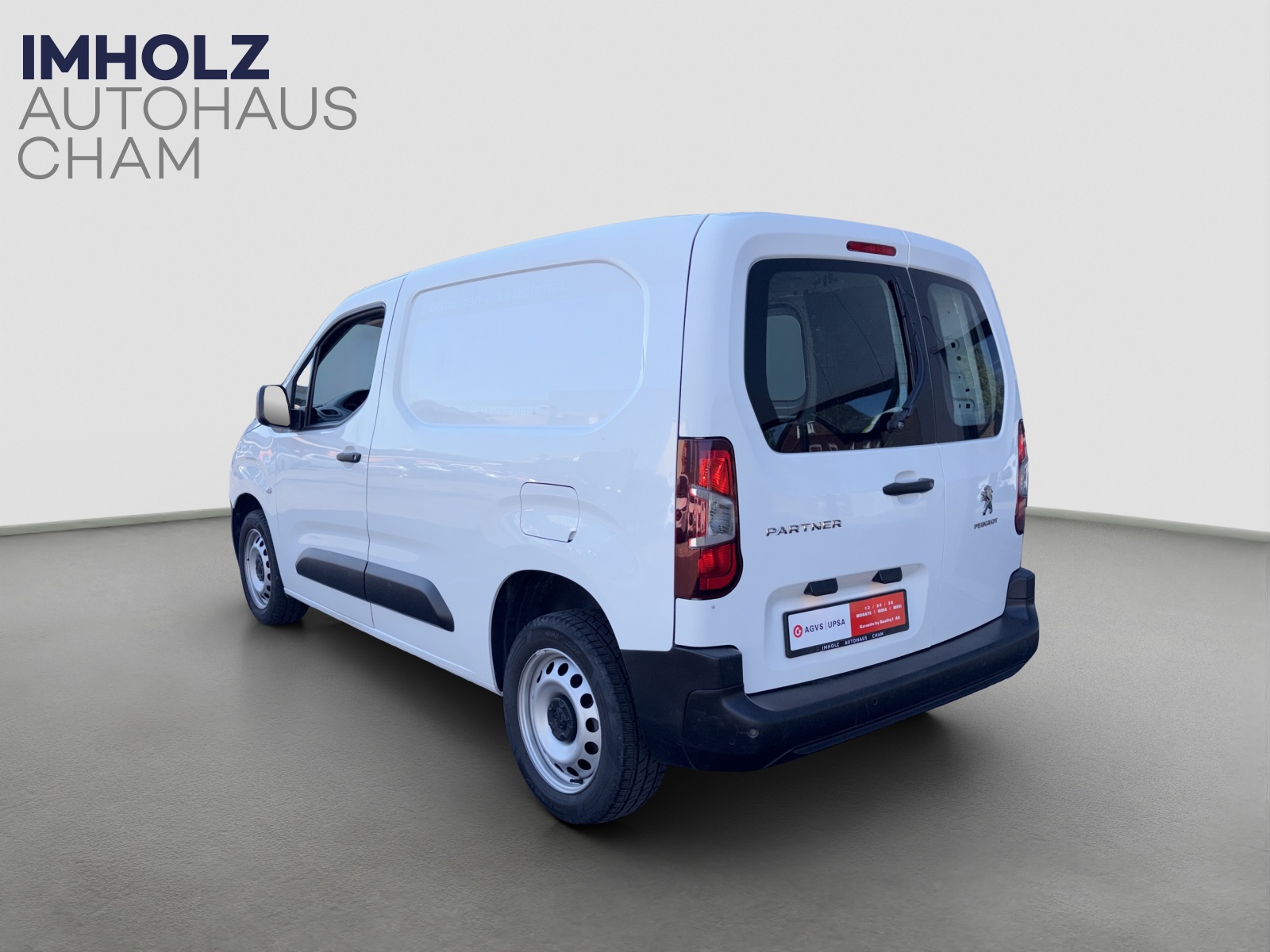 imho8269_2972228 vehicle image