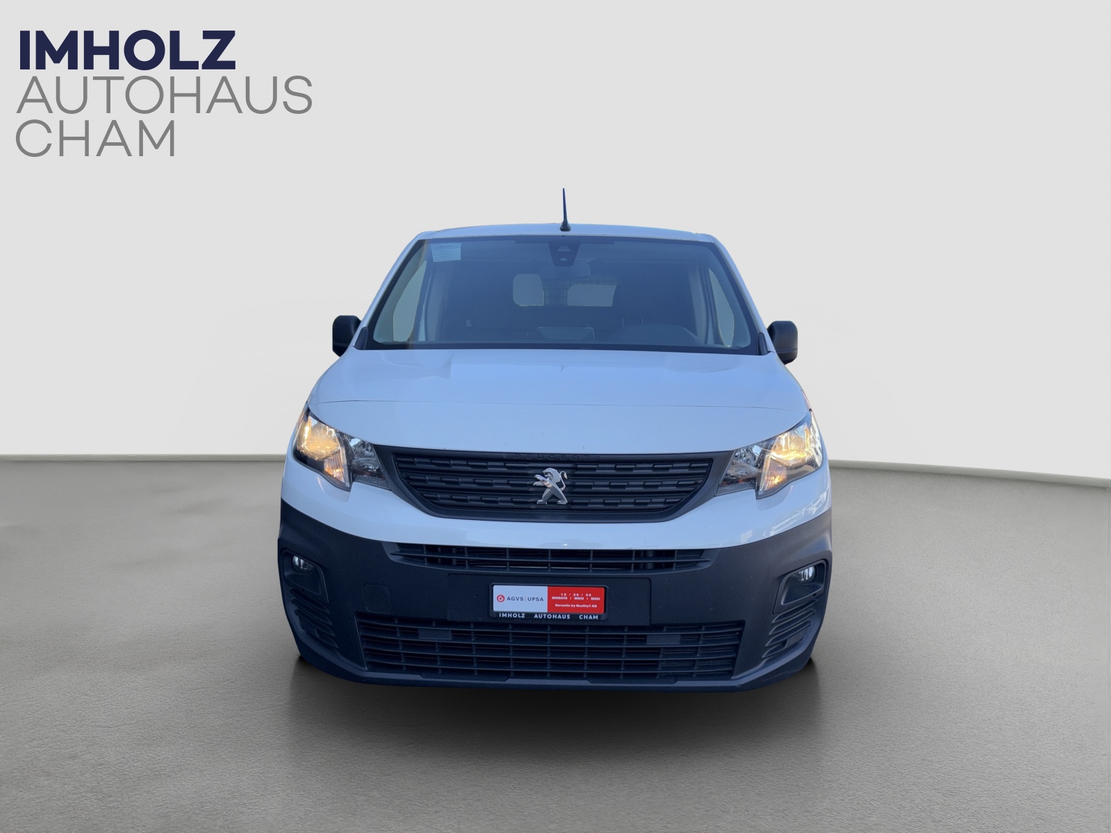 imho8269_2972228 vehicle image