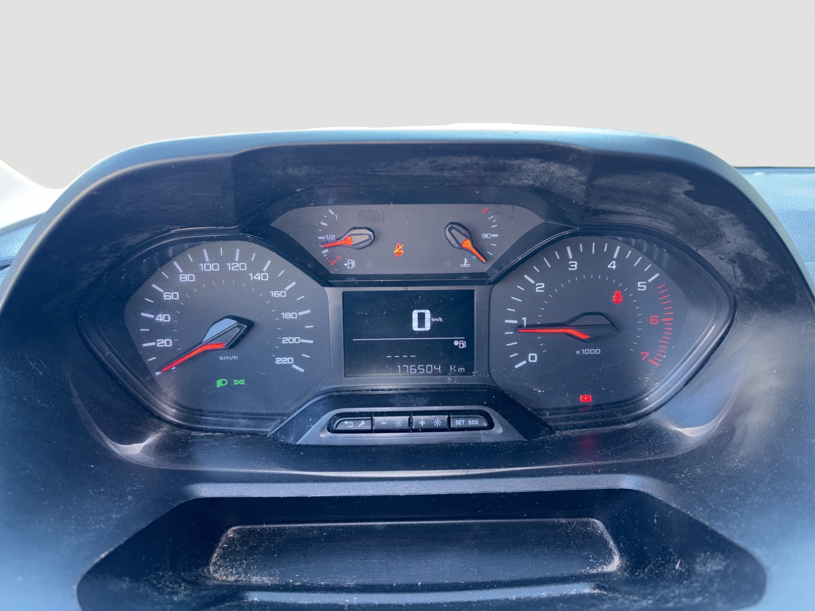 imho8269_2972228 vehicle image