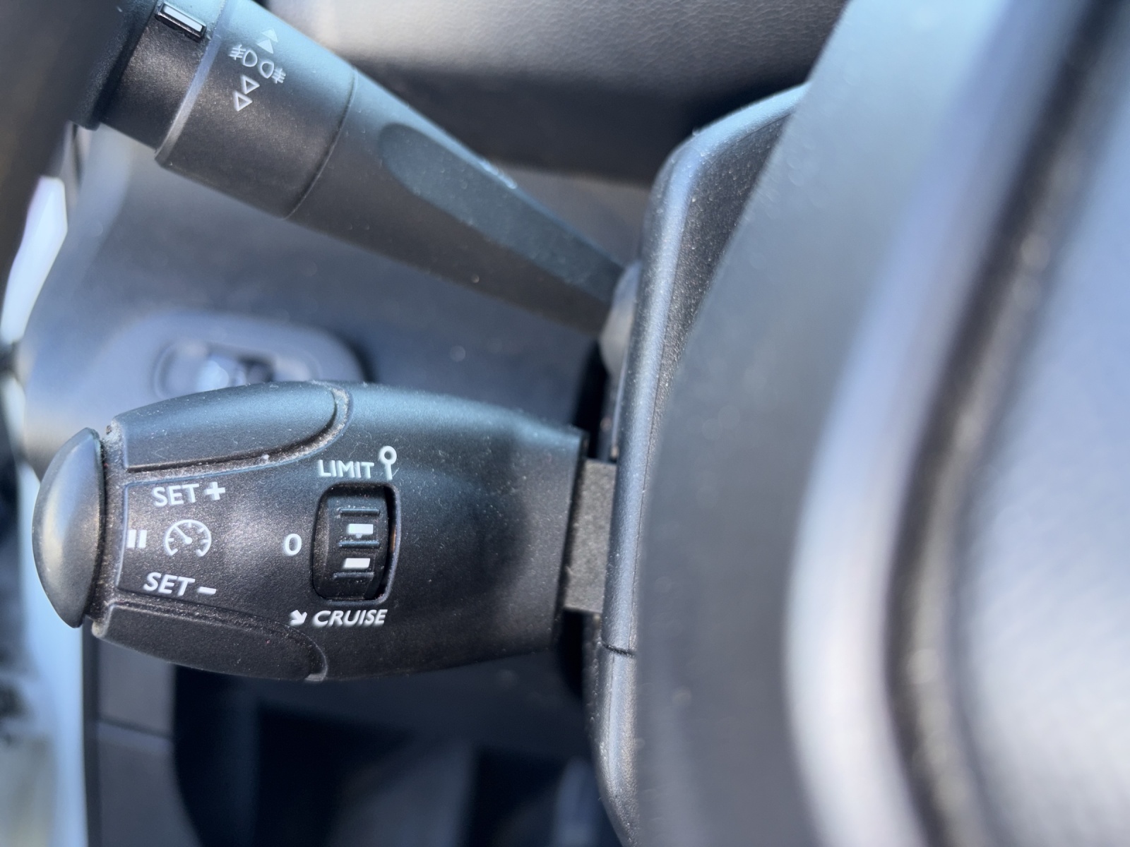imho8269_2972228 vehicle image